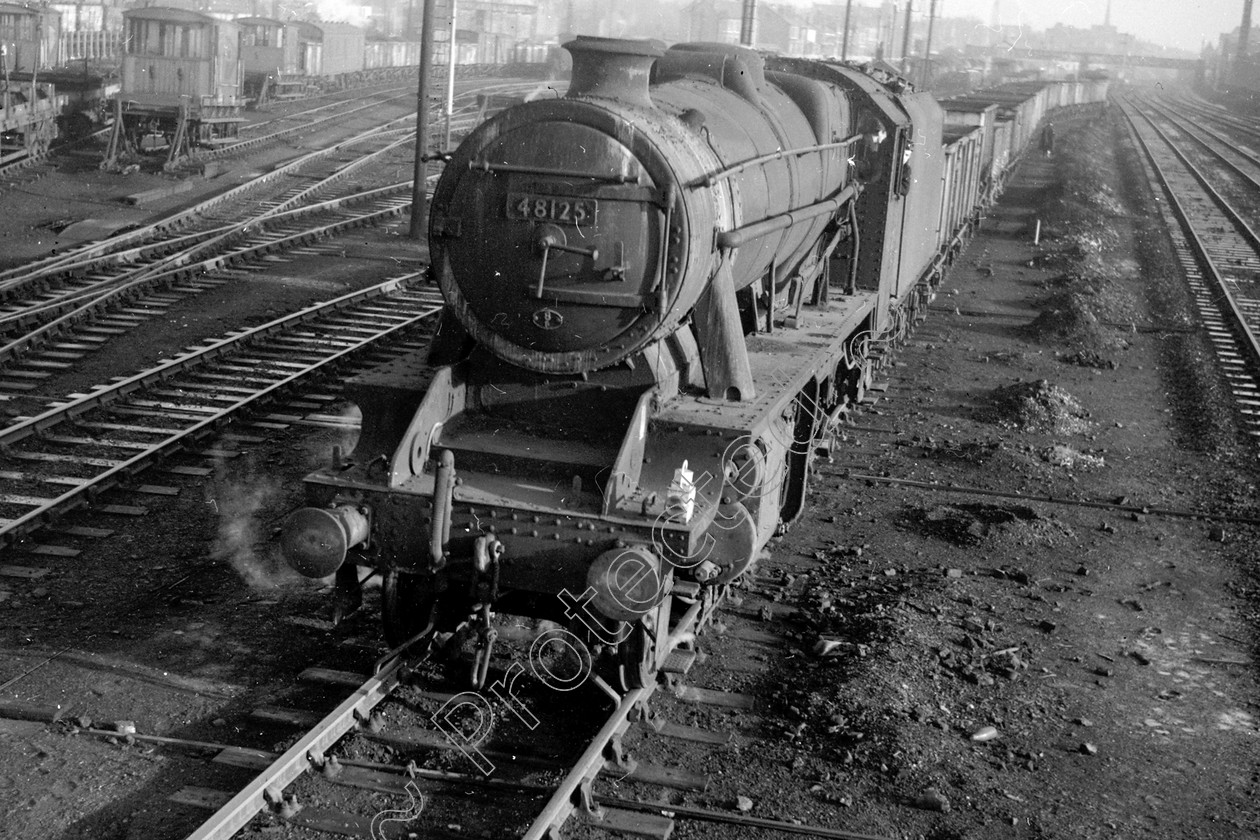 WD2015 
 ENGINE CLASS: Stanier Class 8 2-8-0 ENGINE NUMBER: 48125 LOCATION: Patricroft DATE: 14 December 1964 COMMENTS: 
 Keywords: 14 December 1964, 48125, Cooperline, Patricroft, Stanier Class 8 2-8-0, Steam, WD Cooper, locomotives, railway photography, trains