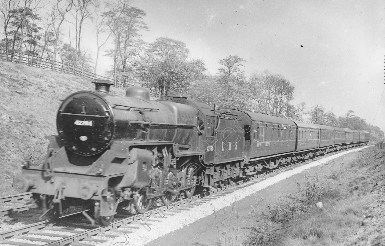 WD0633 
 ENGINE CLASS: Moguls 2-6-0 ENGINE NUMBER: 42784 LOCATION: Clifton DATE: 00.05.1950 COMMENTS: 
 Keywords: 00.05.1950, 42784, Clifton, Cooperline, Moguls 2-6-0, Steam, WD Cooper, locomotives, railway photography, trains