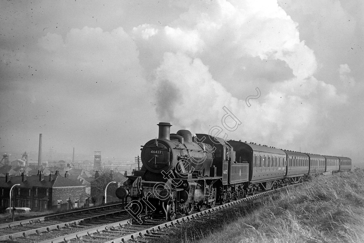 WD0874 
 ENGINE CLASS: Ivatt 6400 & 3000 ENGINE NUMBER: 46437 LOCATION: Pendlebury Bank DATE: 03 October 1957 COMMENTS: 
 Keywords: 03 October 1957, 46437, Cooperline, Ivatt 6400 & 3000, Pendlebury Bank, Steam, WD Cooper, locomotives, railway photography, trains