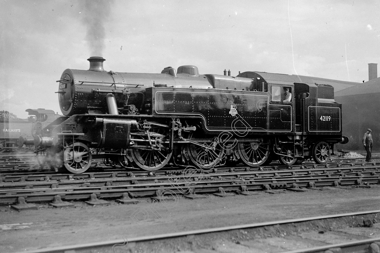 WD1011 
 ENGINE CLASS: 2-6-4 Tanks ENGINE NUMBER: 42119 LOCATION: Crewe DATE: 01 September 1949 COMMENTS: 
 Keywords: 01 September 1949, 2-6-4 Tanks, 42119, Cooperline, Crewe, Steam, WD Cooper, locomotives, railway photography, trains