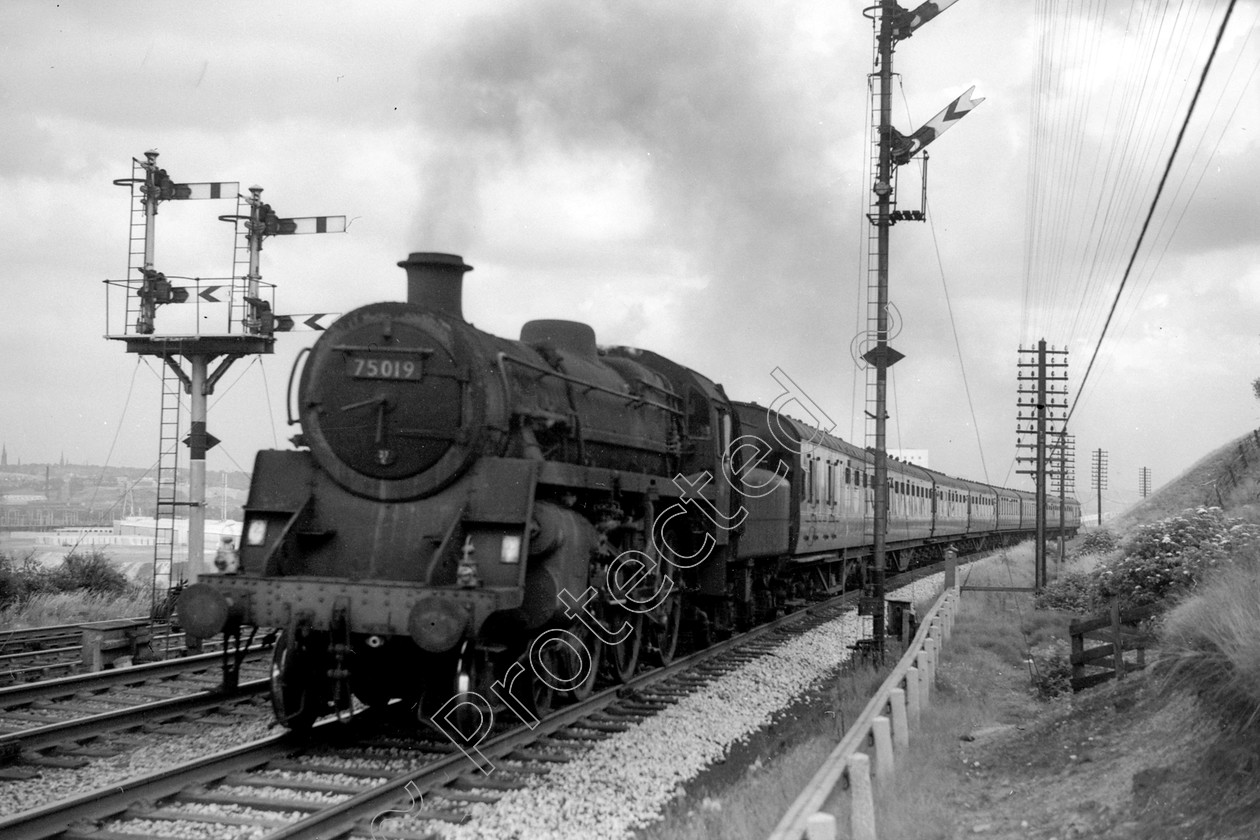 WD2476 
 ENGINE CLASS: BR 75000 4-6-0 ENGINE NUMBER: 75019 LOCATION: Pendlebury Bank DATE: 27 July 1962 COMMENTS: 
 Keywords: 27 July 1962, 75019, BR 75000 4-6-0, Cooperline, Pendlebury Bank, Steam, WD Cooper, locomotives, railway photography, trains