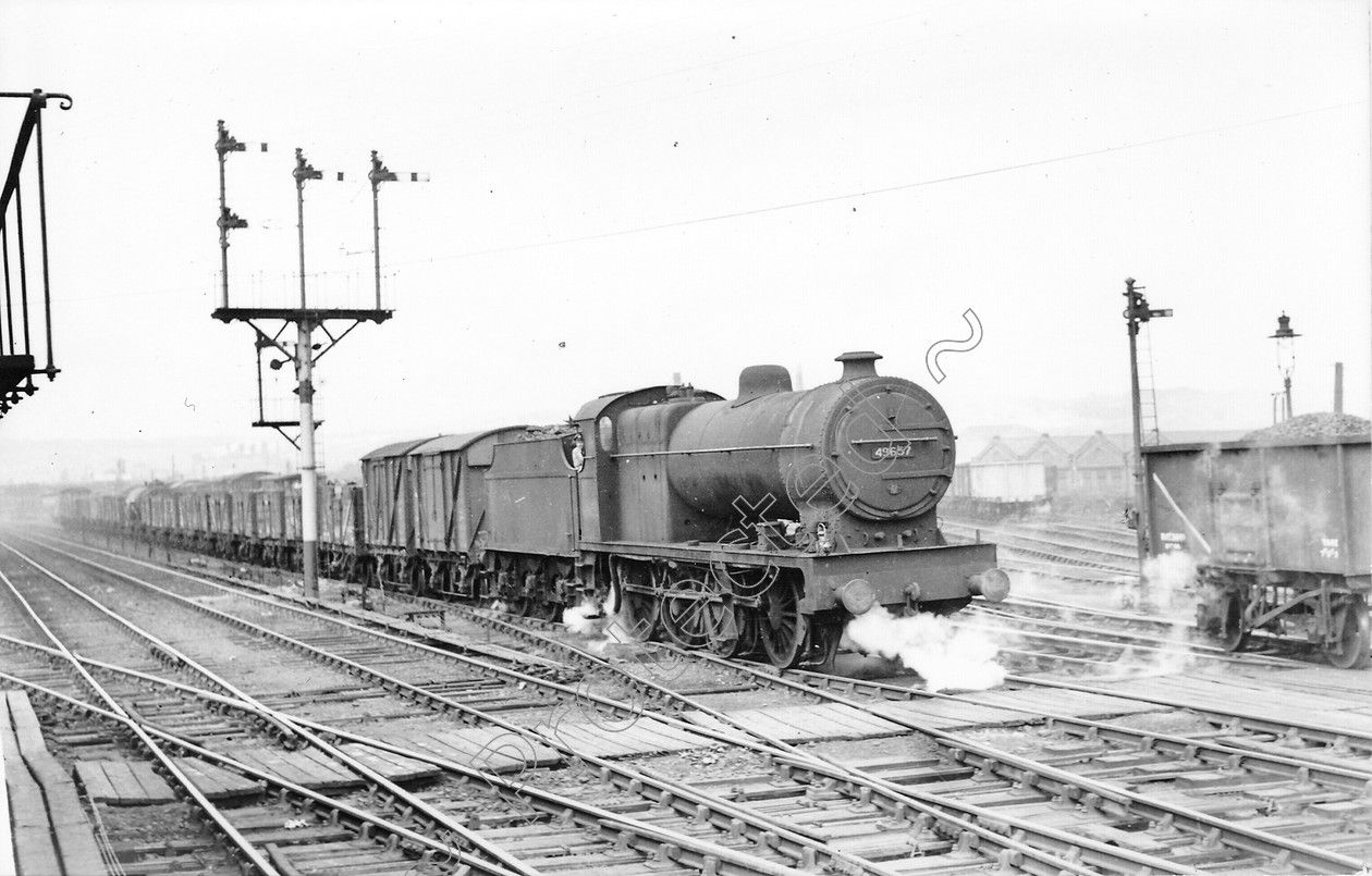 WD0770 
 ENGINE CLASS: Fowler 0-8-0 ENGINE NUMBER: 49657 LOCATION: DATE: 03 May 1949 COMMENTS: 
 Keywords: 03 May 1949, 49657, Cooperline, Fowler 0-8-0, Steam, WD Cooper, locomotives, railway photography, trains