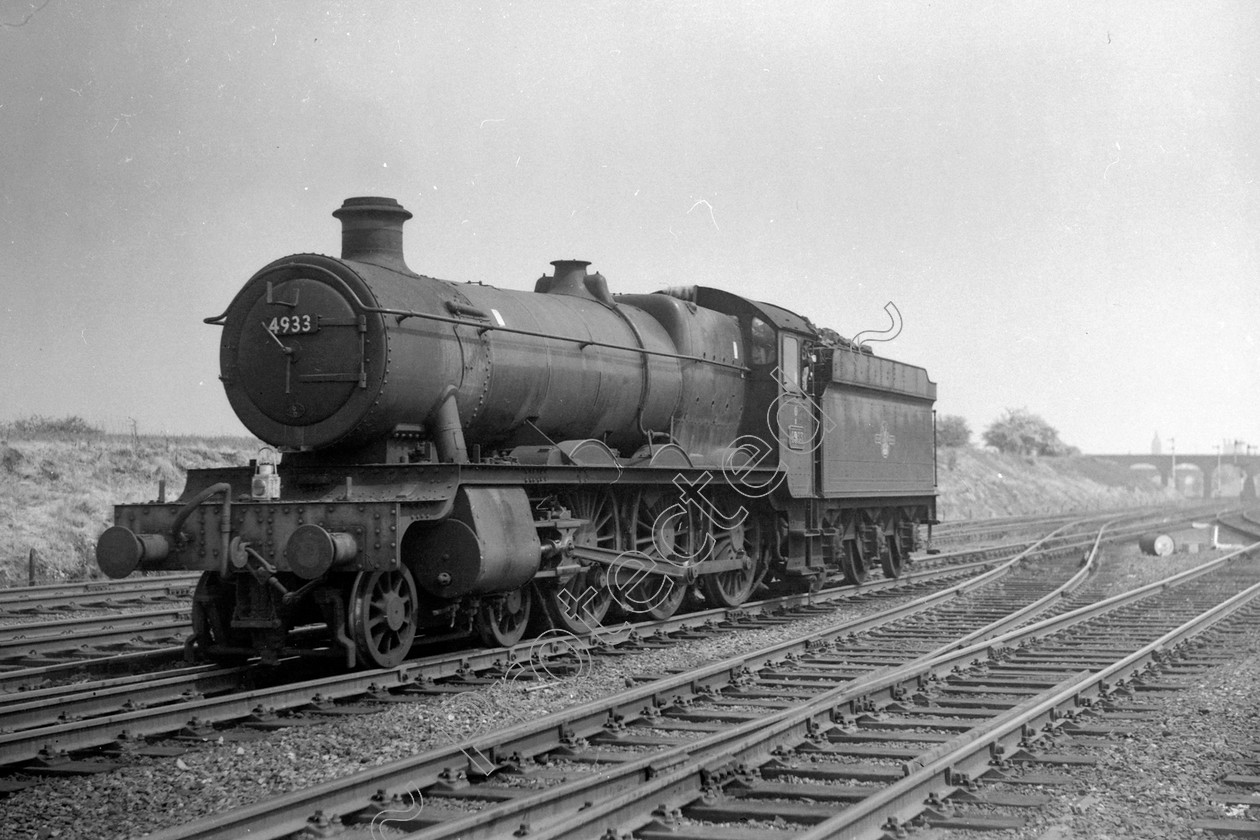 WD2812 
 ENGINE CLASS: GWR ENGINE NUMBER: 4933 LOCATION: near Chester DATE: 27 May 1964 COMMENTS: 
 Keywords: 27 May 1964, 4933, Cooperline, GWR, Near Chester, Steam, WD Cooper, locomotives, railway photography, trains