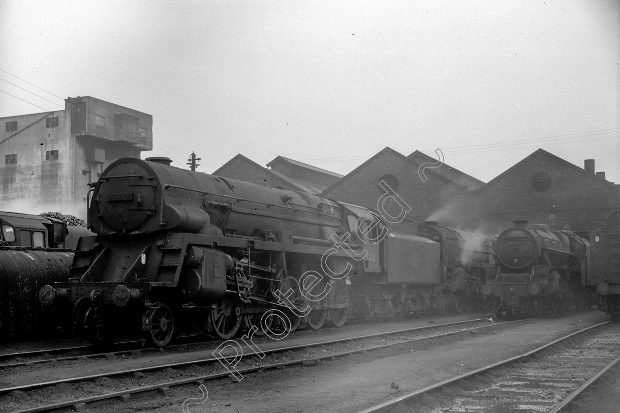 WD2616 
 ENGINE CLASS: BR Class 9 ENGINE NUMBER: 92021 LOCATION: Kingmoor DATE: 29 August 1966 COMMENTS: 
 Keywords: 29 August 1966, 92021, BR Class 9, Cooperline, Kingmoor, Steam, WD Cooper, locomotives, railway photography, trains