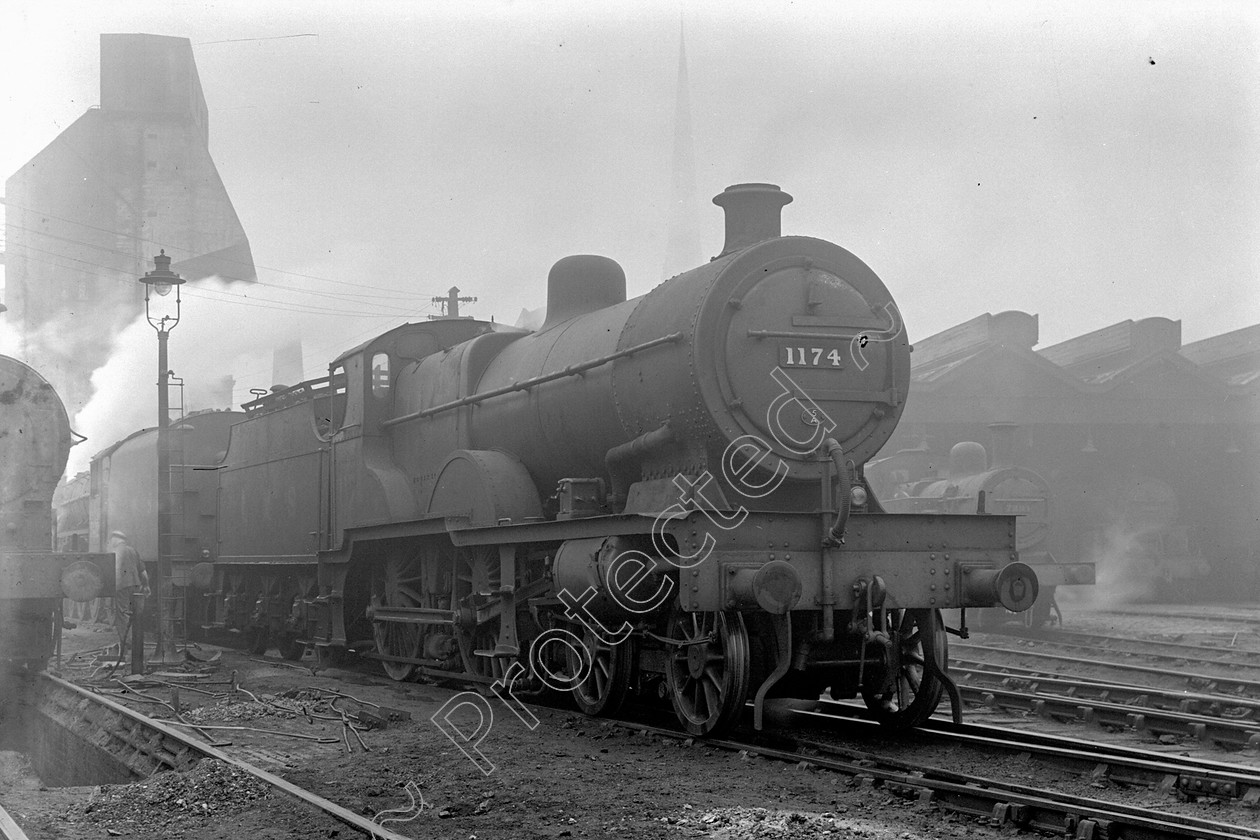 WD0546 
 ENGINE CLASS: Midland Compounds ENGINE NUMBER: 1174 LOCATION: Preston Shed DATE: 17 February 1945 COMMENTS: 
 Keywords: 1174, 17 February 1945, Cooperline, Midland Compounds, Preston Shed, Steam, WD Cooper, locomotives, railway photography, trains