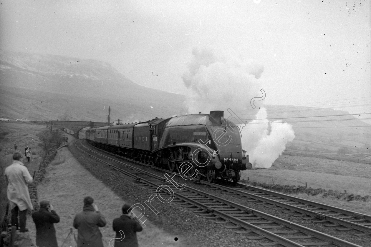 WD2743 
 ENGINE CLASS: L.N.E.R. ENGINE NUMBER: 4498 LOCATION: Aisgill DATE: 01 April 1967 COMMENTS: 
 Keywords: 01 April 1967, 4498, Aisgill, Cooperline, L.N.E.R., Steam, WD Cooper, locomotives, railway photography, trains