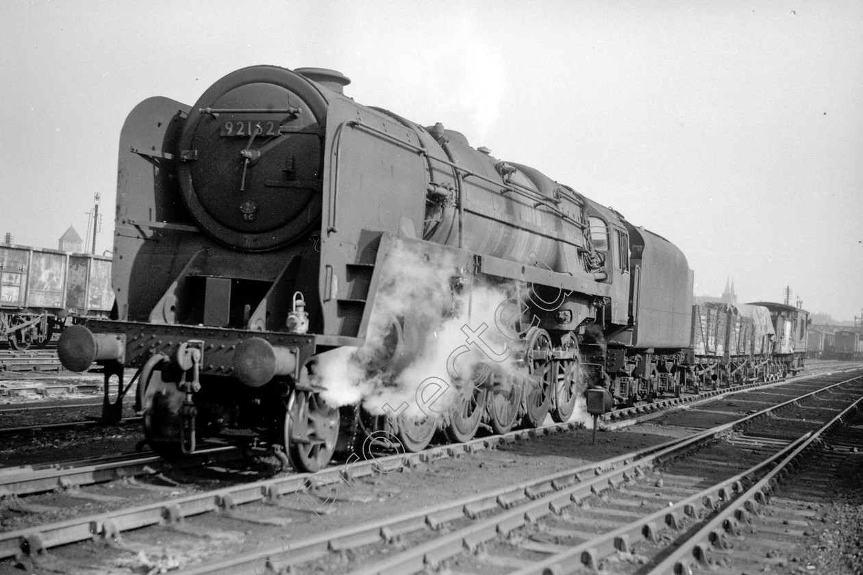 WD2675 
 ENGINE CLASS: BR Class 9 ENGINE NUMBER: 92162 LOCATION: Patricroft DATE: 08 March 1964 COMMENTS: 
 Keywords: 08 March 1964, 92162, BR Class 9, Cooperline, Patricroft, Steam, WD Cooper, locomotives, railway photography, trains