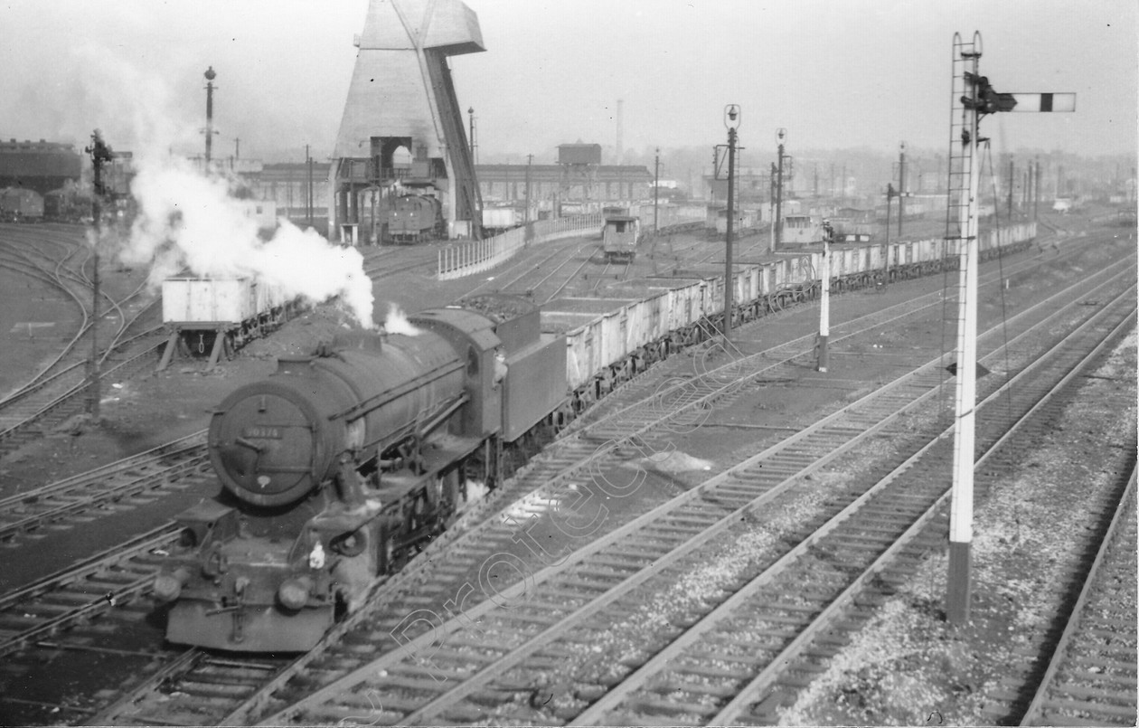 WD2524 
 ENGINE CLASS: Riddles 2-8-0 90000 ENGINE NUMBER: 90374 LOCATION: Patricroft DATE: 08 March 1964 COMMENTS: 
 Keywords: 08 March 1964, 90374, Cooperline, Patricroft, Riddles 2-8-0 90000, Steam, WD Cooper, locomotives, railway photography, trains