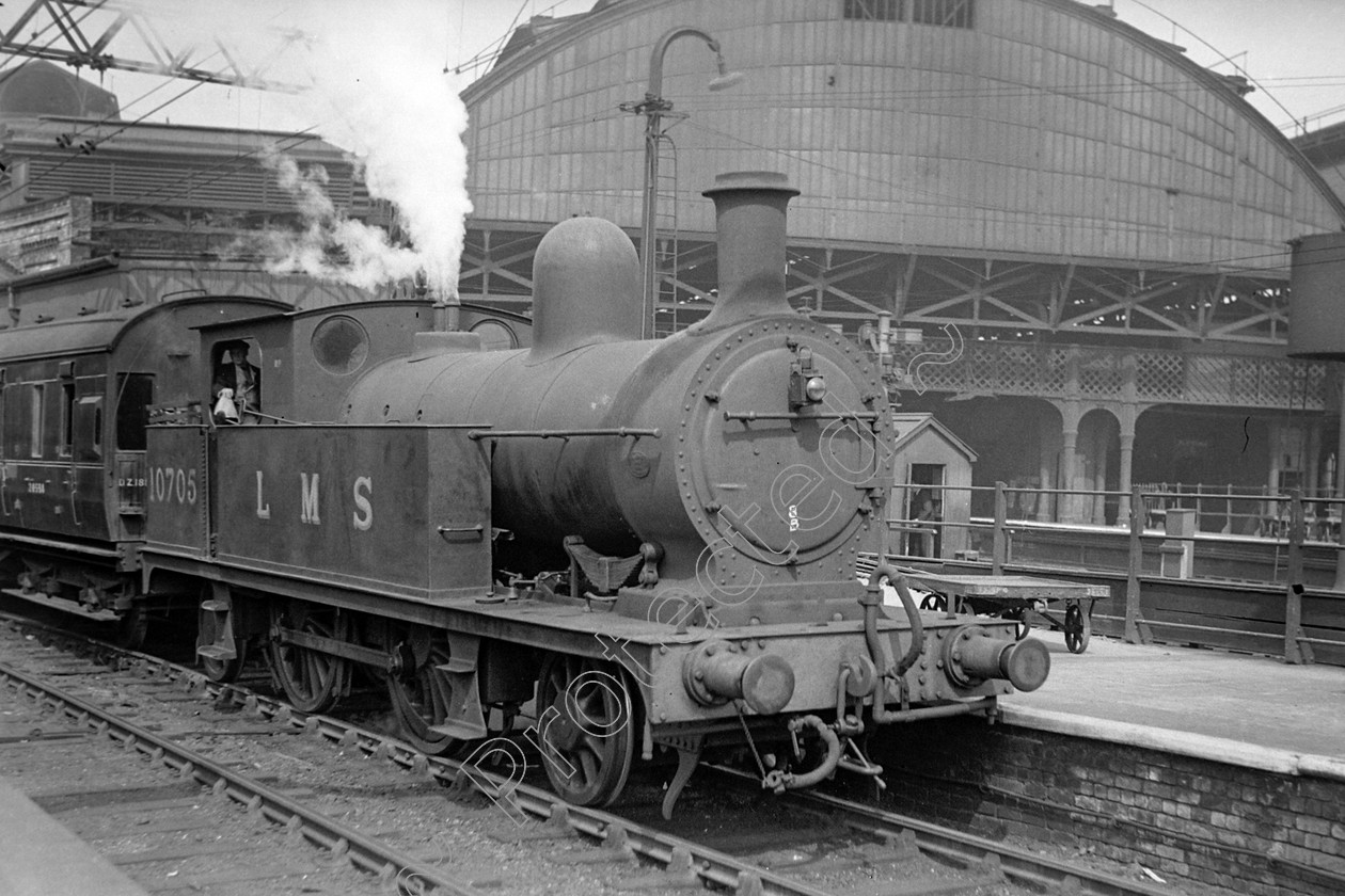 WD0813 
 ENGINE CLASS: Lancashire and Yorkshire ENGINE NUMBER: 10705 LOCATION: Manchester London Rd. DATE: 21 May 1948 COMMENTS: 
 Keywords: 10705, 21 May 1948, Cooperline, Lancashire and Yorkshire, Manchester London Rd., Steam, WD Cooper, locomotives, railway photography, trains