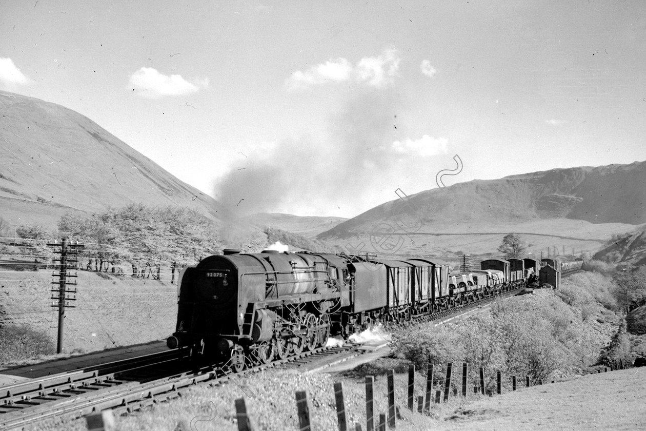 WD2639 
 ENGINE CLASS: BR Class 9 ENGINE NUMBER: 92075 LOCATION: Dillicar Troughs DATE: 18 May 1966 COMMENTS: 
 Keywords: 18 May 1966, 92075, BR Class 9, Cooperline, Dillicar Troughs, Steam, WD Cooper, locomotives, railway photography, trains