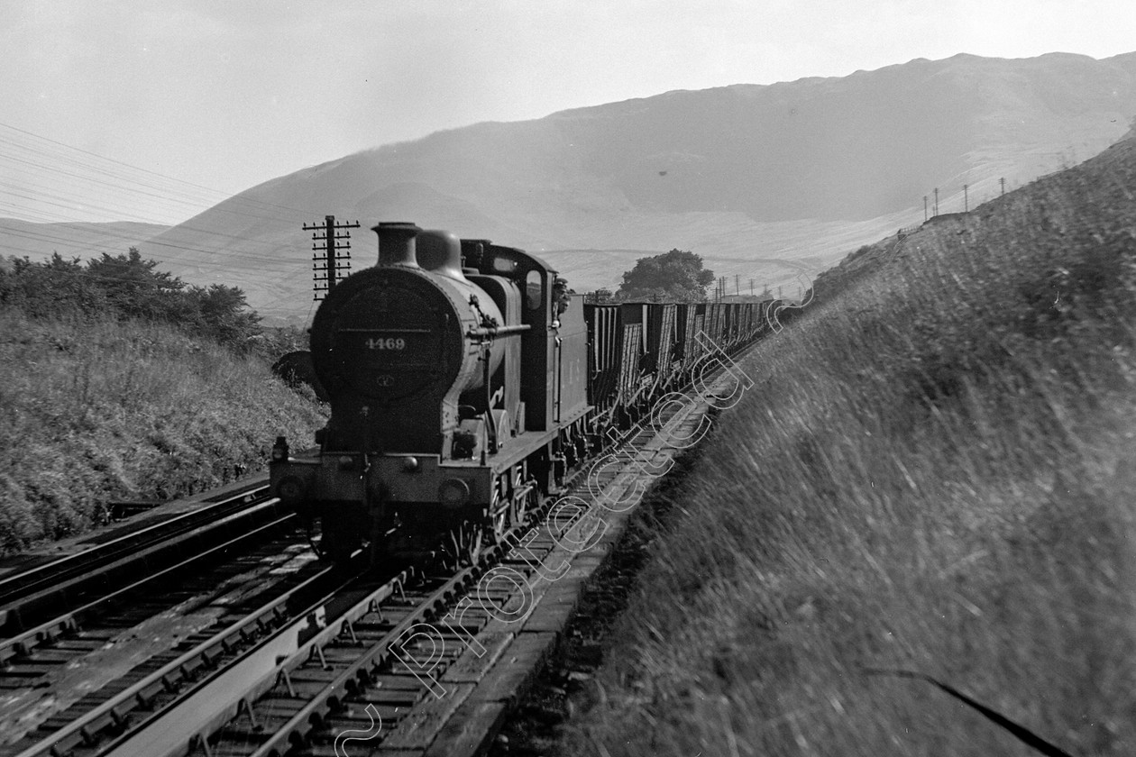 WD0729 
 ENGINE CLASS: Class 4 0-6-0 ENGINE NUMBER: 4469 LOCATION: Dillicar DATE: 27 August 1947 COMMENTS: 
 Keywords: 27 August 1947, 4469, Class 4 0-6-0, Cooperline, Dillicar, Steam, WD Cooper, locomotives, railway photography, trains