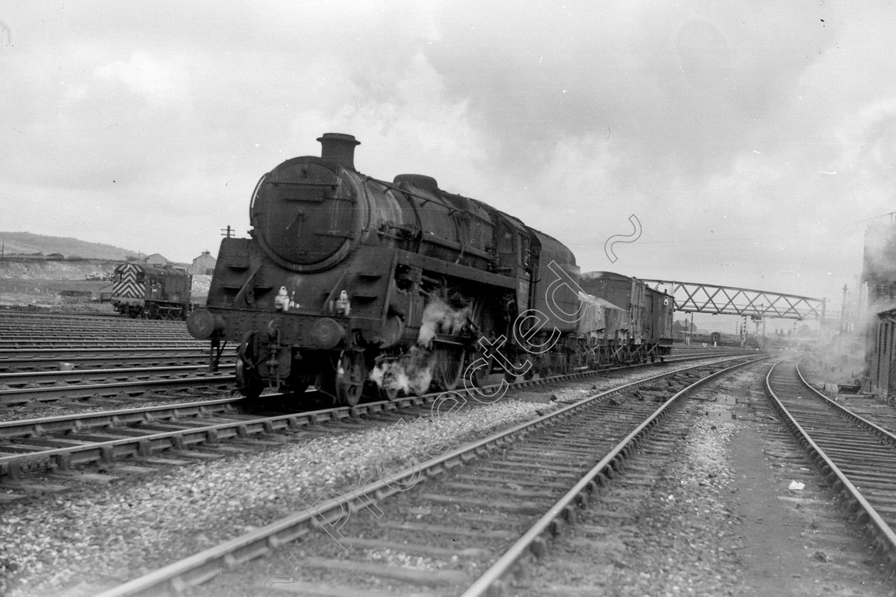 WD2435 
 ENGINE CLASS: BR 73000 4-6-0 ENGINE NUMBER: 73128 LOCATION: Carnforth DATE: 29 April 1963 COMMENTS: 
 Keywords: 29 April 1963, 73128, BR 73000 4-6-0, Carnforth, Cooperline, Steam, WD Cooper, locomotives, railway photography, trains