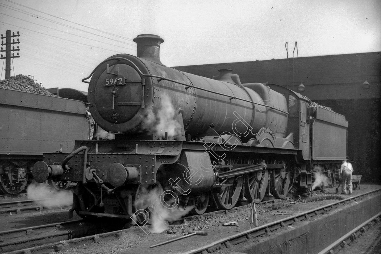 WD2814 
 ENGINE CLASS: GWR ENGINE NUMBER: 5962 LOCATION: Mold Junction DATE: 27 May 1964 COMMENTS: 
 Keywords: 27 May 1964, 5962, Cooperline, GWR, Mold Junction, Steam, WD Cooper, locomotives, railway photography, trains