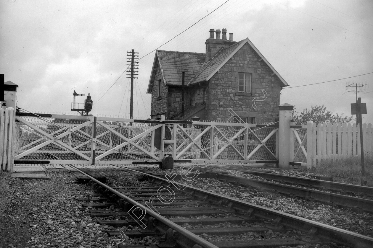 WD2884 
 ENGINE CLASS: Points of Interest ENGINE NUMBER: LOCATION: DATE: COMMENTS: Proper level crossing gates 
 Keywords: Cooperline, Points of Interest, Proper level crossing gates, Steam, WD Cooper, locomotives, railway photography, trains