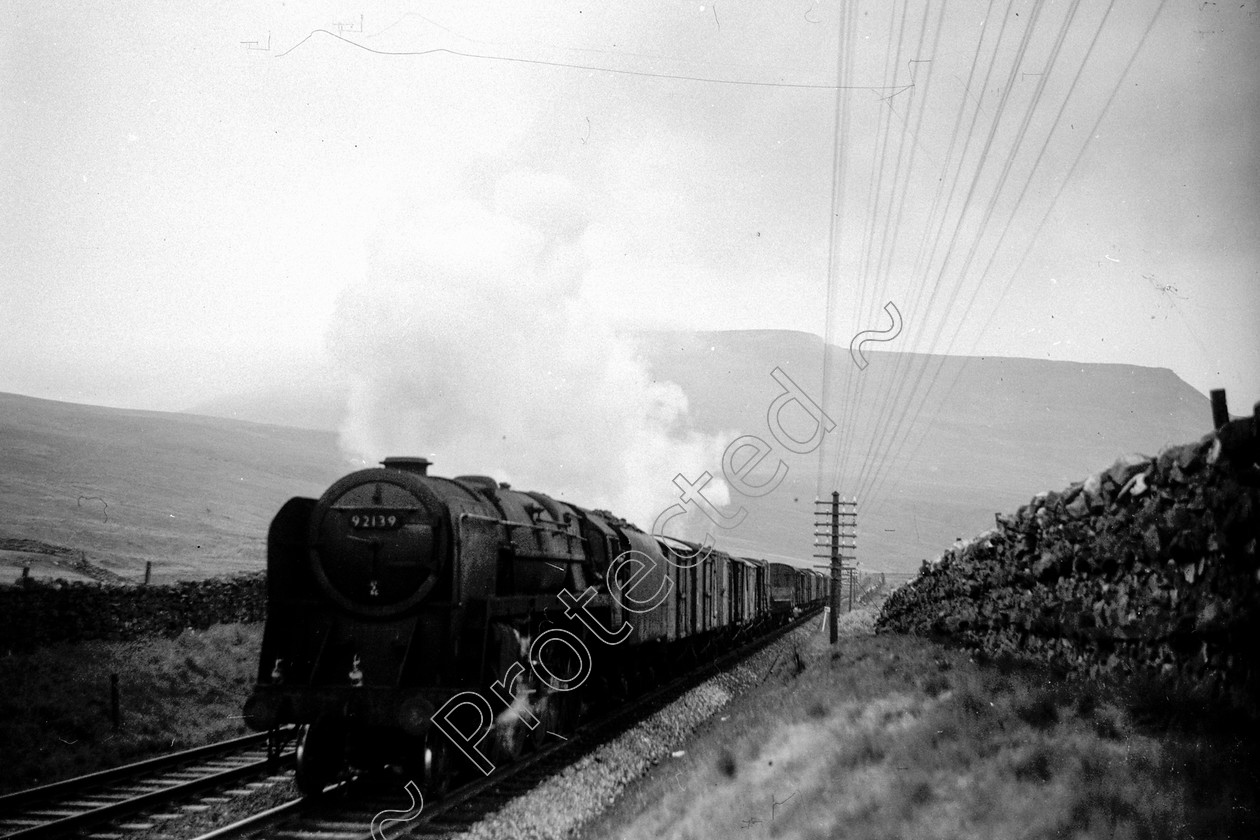 WD2661 
 ENGINE CLASS: BR Class 9 ENGINE NUMBER: 92139 LOCATION: Aisgill DATE: 13 May 1961 COMMENTS: 
 Keywords: 13 May 1961, 92139, Aisgill, BR Class 9, Cooperline, Steam, WD Cooper, locomotives, railway photography, trains