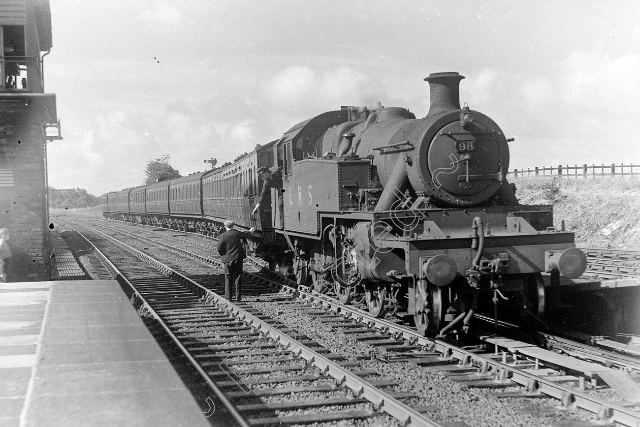 WD0899 
 ENGINE CLASS: Ivatt 6400 & 3000 ENGINE NUMBER: 98 LOCATION: Hest Bank DATE: 00.08.1946 COMMENTS: 
 Keywords: 00.08.1946, 98, Cooperline, Hest bank, Ivatt 6400 & 3000, Steam, WD Cooper, locomotives, railway photography, trains