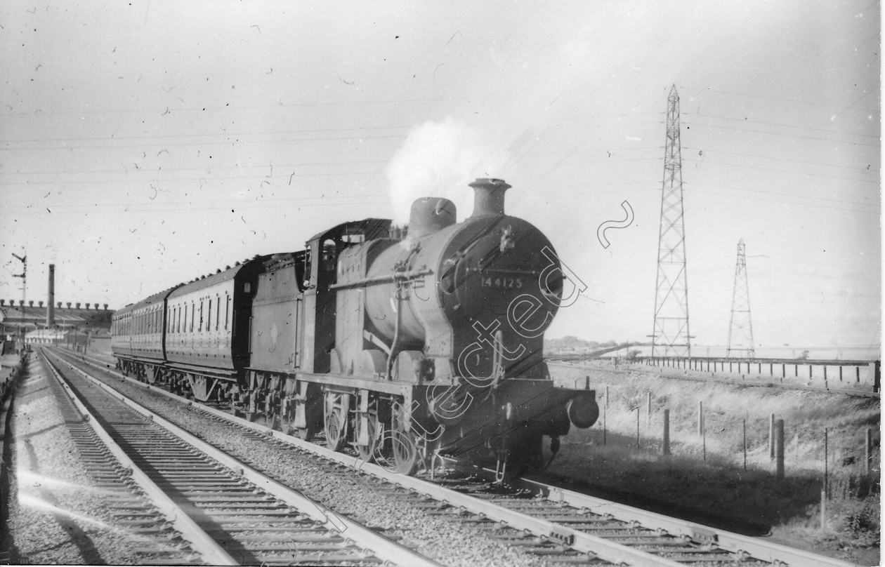 WD0736 
 ENGINE CLASS: Class 4 0-6-0 ENGINE NUMBER: 44125 LOCATION: Winwick DATE: 08 August 1962 COMMENTS: 
 Keywords: 08 August 1962, 44125, Class 4 0-6-0, Cooperline, Steam, WD Cooper, Winwick, locomotives, railway photography, trains