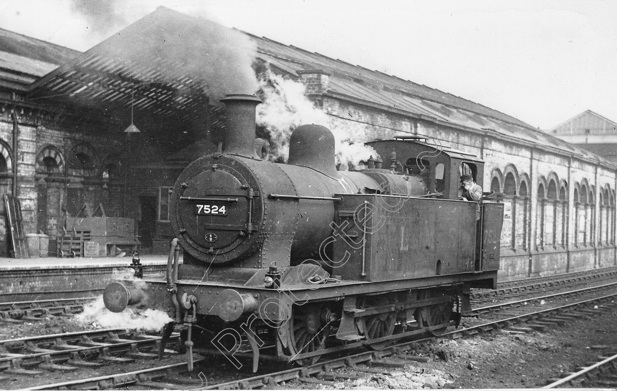 WD1359 
 ENGINE CLASS: 0-6-0 Tanks (Jinty) ENGINE NUMBER: 7524 LOCATION: Crewe DATE: 00.07.1949 COMMENTS: 
 Keywords: 0-6-0 Tanks (Jinty), 00.07.1949, 7524, Cooperline, Crewe, Steam, WD Cooper, locomotives, railway photography, trains