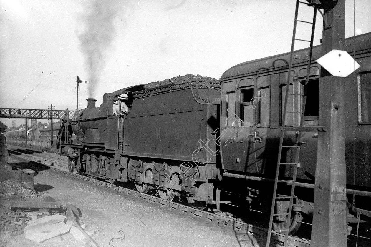 WD0541 
 ENGINE CLASS: Midland Compounds ENGINE NUMBER: 41164 LOCATION: Patricroft DATE: 00.05.1952 COMMENTS: 
 Keywords: 00.05.1952, 41164, Cooperline, Midland Compounds, Patricroft, Steam, WD Cooper, locomotives, railway photography, trains