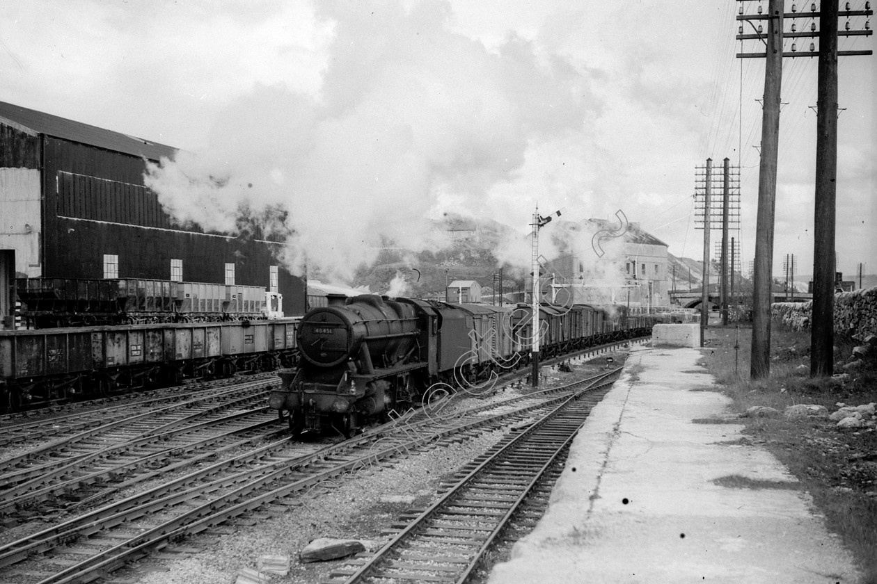 WD2048 
 ENGINE CLASS: Stanier Class 8 2-8-0 ENGINE NUMBER: 48451 LOCATION: Peak Forest DATE: 16 May 1962 COMMENTS: 
 Keywords: 16 May 1962, 48451, Cooperline, Peak Forest, Stanier Class 8 2-8-0, Steam, WD Cooper, locomotives, railway photography, trains