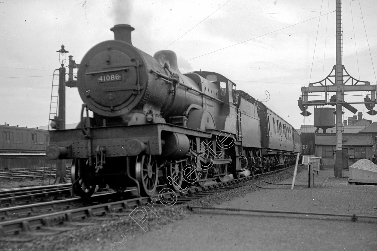 WD0514 
 ENGINE CLASS: Midland Compounds ENGINE NUMBER: 41086 LOCATION: Llandudno Junction DATE: 00.05.1950 COMMENTS: 
 Keywords: 00.05.1950, 41086, Cooperline, Llandudno Junction, Midland Compounds, Steam, WD Cooper, locomotives, railway photography, trains